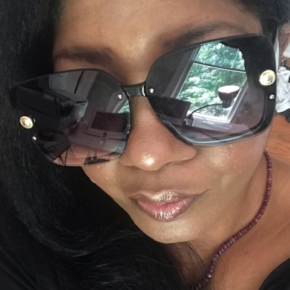 Black Oversized Sunglasses - Picture 3 of 12